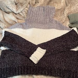 Funnel neck cropped warm sweater